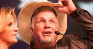 Why Isn't Garth Brooks on Apple Music and Other Related Discussions